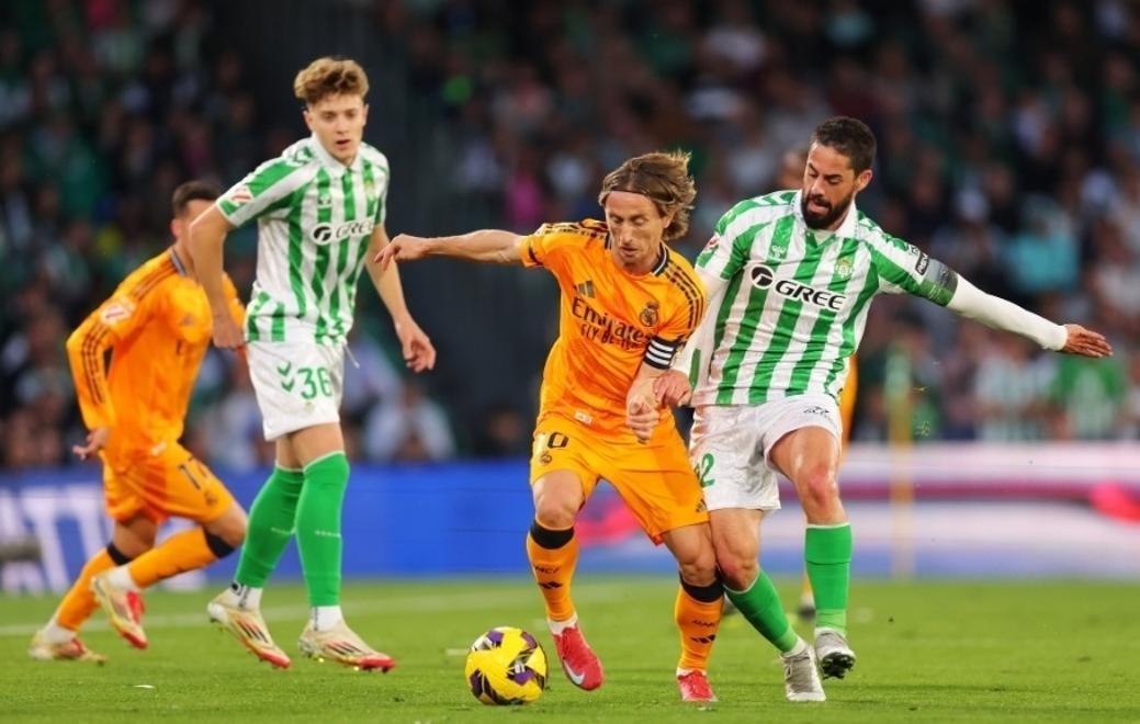  风云突变法兰克福今晚伤情更新，意甲版图或变，更衣室稳定，赛季目标并未改变