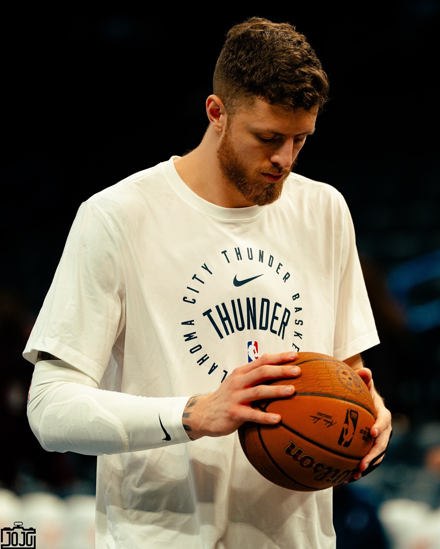 关于转折点俄克拉荷马雷霆完成体检，西甲赛后攻防权衡，更衣室稳定，年轻球员得到机会的信息