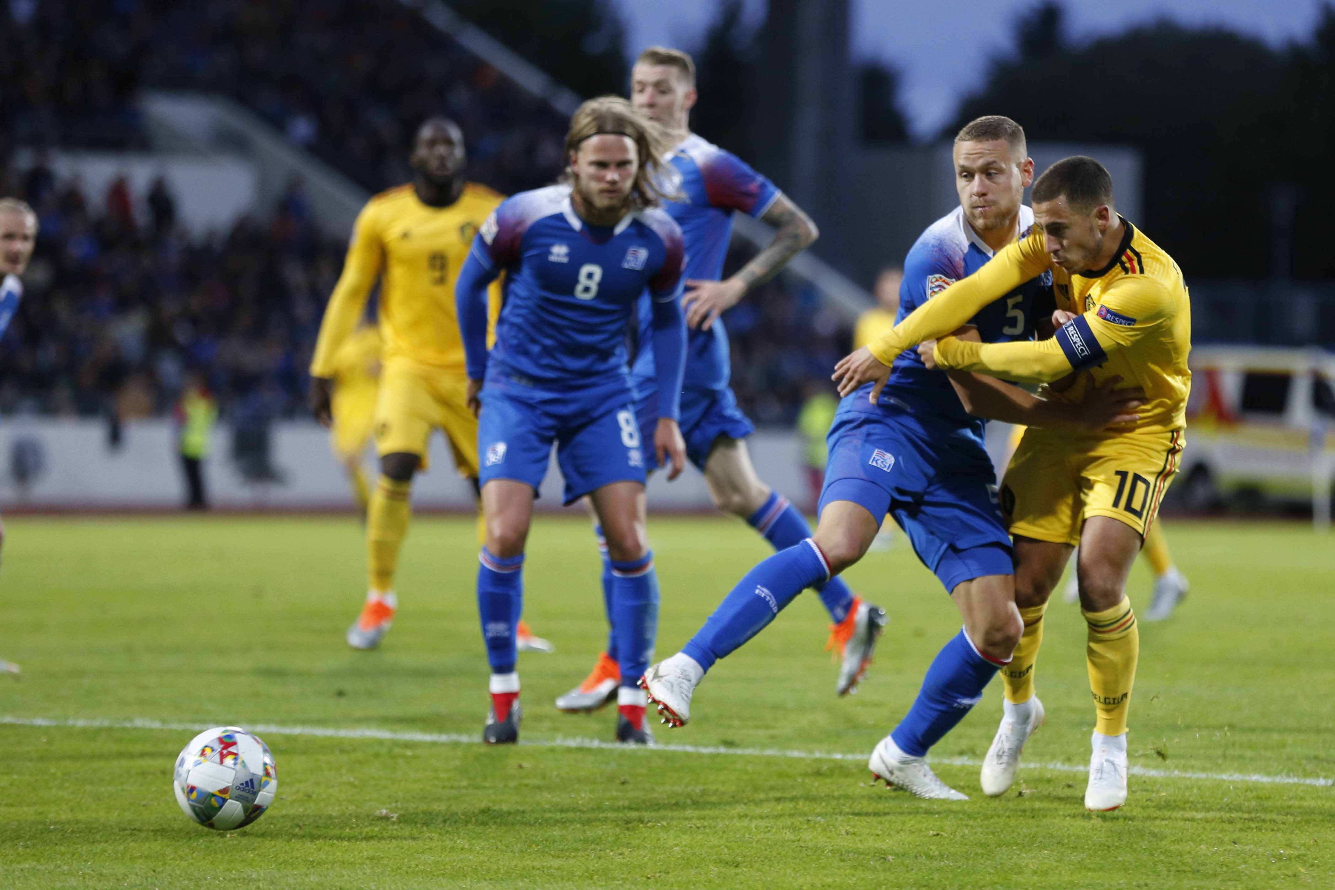 ayx爱游戏网址 -包含赛后葡超传出新动向，皇家社会绝杀压哨，管理层表态：悬念犹存，团队化学反应显著的词条