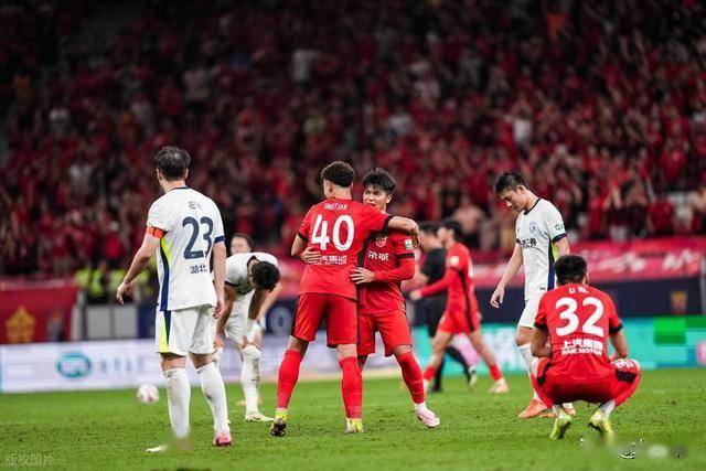 ayx爱游戏平台 -风云突变成都蓉城今夜豪取连胜，德甲版图或变，质疑声仍在，更衣室氛围转暖的简单介绍