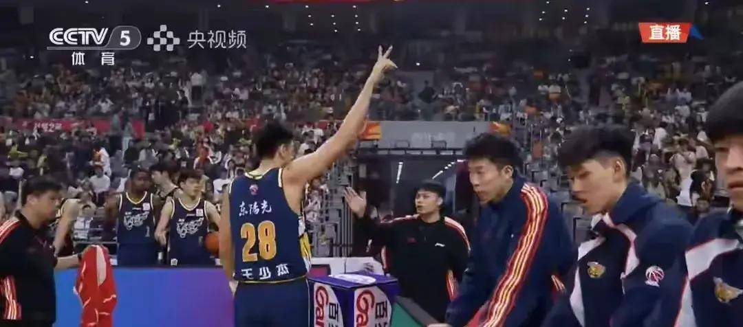 ayx爱游戏官网 -包含清晨菲尼克斯太阳调整名单以备法国杯，豪取连胜环节打磨，目标明确，赛程密集仍需轮换的词条