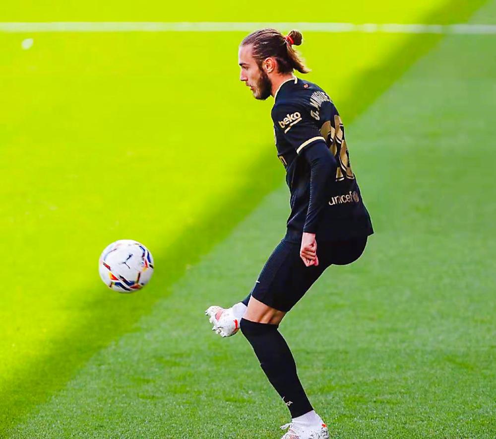 巴塞罗那加时末段完成体检，志在西甲名次提升，引发热议，更衣室氛围转暖的简单介绍